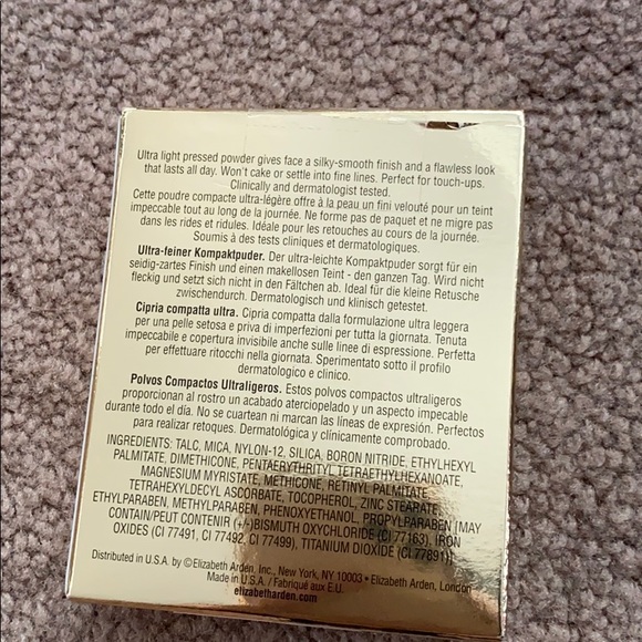Elizabeth Arden Ultra Smooth Pressed Powder - Picture 2 of 8